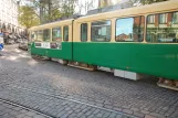 Helsinki Straßenbahnlinie 10 mit Gelenkwagen 70 am Johanneksenpuisto/Johanneksenkirkko (2011)