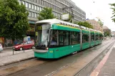 Helsinki Straßenbahnlinie 7 mit Niederflurgelenkwagen 233 am Lasipalatsi/Glaspalatset (2008)