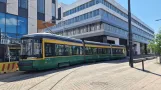 Helsinki Straßenbahnlinie 9 mit Niederflurgelenkwagen 403 am Ilmalantori / Ilmalatorget (2024)