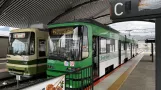 Hiroshima Straßenbahnlinie 2 mit Gelenkwagen 3908 am Hiroden-Miyajimaguchi (2023)