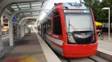 Houston Straßenbahnlinie Lila mit Niederflurgelenkwagen 338 am EaDo/Stadium (2018)