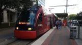 Houston Straßenbahnlinie Rot mit Niederflurgelenkwagen 117 am Dryden/TMC (2018)