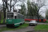 Jenakijewe Straßenbahnlinie 4 mit Triebwagen 043 am Wijśkkomat (Centr) (2011)