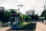 Kassel Straßenbahnlinie 7 mit Niederflurgelenkwagen 453 am Klinikum Kassel (2007)