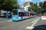 Kassel Straßenbahnlinie 8 mit Niederflurgelenkwagen 617 am Bebel Platz (2010)