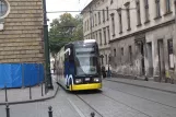 Krakau Zusätzliche Linie 6 mit Niederflurgelenkwagen 2002 auf Dominikańska (2011)