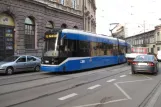 Krakau Zusätzliche Linie 6 mit Niederflurgelenkwagen 2041 in der Kreuzung Uliga Stradomska/Dietla (2011)