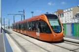 Le Mans Straßenbahnlinie T1 mit Niederflurgelenkwagen 1023 "Cénomane" am Gares (2010)