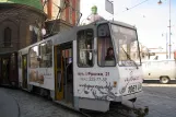 Lemberg Straßenbahnlinie 2 mit Gelenkwagen 1061 auf Vul. Pidvalna (2011)