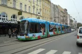 Linz Straßenbahnlinie 1 mit Niederflurgelenkwagen 011 am Bürgerstraße (2012)