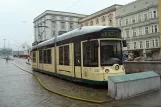 Linz Straßenbahnlinie 50 mit Niederflurgelenkwagen 502 am Hauptplatz (2012)