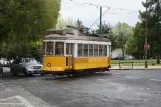 Lissabon Straßenbahnlinie 28E mit Triebwagen 560 auf Graça (2013)