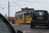 Lissabon Straßenbahnlinie 28E mit Triebwagen 564 auf Rua São Tomé (2013)