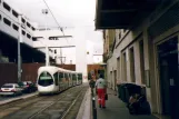 Lyon Straßenbahnlinie T2 mit Niederflurgelenkwagen 35 auf Cours de Verdun Récamier (2007)