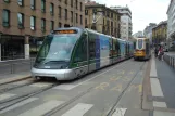 Mailand Straßenbahnlinie 15 mit Niederflurgelenkwagen 7006 am Via Langa (2016)