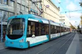 Mannheim Straßenbahnlinie 1 mit Niederflurgelenkwagen 703 am Paradeplatz (2009)