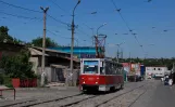 Mariupol Straßenbahnlinie 5 mit Triebwagen 956 am Tsentralnyi Rynok (2012)