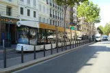 Marseille Straßenbahnlinie T2 mit Niederflurgelenkwagen 027 am Canebière Garibaldi (2016)