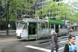 Melbourne Straßenbahnlinie 55 mit Triebwagen 165 am Swanston Street/Bourke Street (2011)