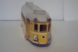 Modellstraßenbahn: Die Vorderseite: Modells des Drehgestell-Motorwagens von Lunding, als Linie 10 (1950)