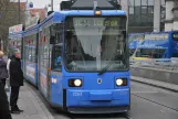 München Straßenbahnlinie 16 mit Niederflurgelenkwagen 2163 am Karlsplatz (Stachus) (2014)