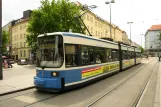 München Straßenbahnlinie 17 mit Niederflurgelenkwagen 2105 am Hauptbahnhof (2009)