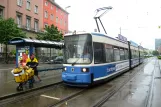 München Straßenbahnlinie 17 mit Niederflurgelenkwagen 2130 am Hauptbahnhof (Nord) (2010)