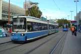 München Straßenbahnlinie 17 mit Niederflurgelenkwagen 2142 am Hauptbahnhof (2012)