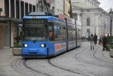 München Straßenbahnlinie 19 mit Niederflurgelenkwagen 2124nah Marienplatz (2014)