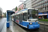 München Straßenbahnlinie 19 mit Niederflurgelenkwagen 2156 am Hauptbahnhof (Süd) (2010)