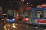 München Straßenbahnlinie 21 mit Niederflurgelenkwagen 2210 auf Karlsplatz (Stachus) (2014)