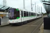 Nantes Straßenbahnlinie 2 mit Niederflurgelenkwagen 322 am Le Cardo (2010)