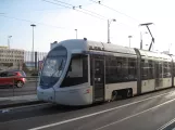 Neapel Straßenbahnlinie 1 mit Niederflurgelenkwagen 1115, die Vorderseite Via Amerigo Vecpucci (2014)