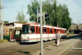 Nürnberg Straßenbahnlinie 7 mit Gelenkwagen 370 am Widhalmstr. (1998)