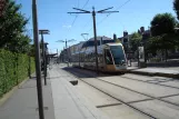 Orléans Straßenbahnlinie A mit Niederflurgelenkwagen 51 am Croix St Marceau (2010)