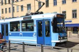 Oslo Straßenbahnlinie 12 mit Gelenkwagen 111 am Jernbanetorget (2013)