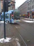 Oslo Straßenbahnlinie 13 mit Niederflurgelenkwagen 170 auf Fred Olsens gate (2010)