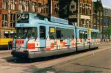 Postkarte: Amsterdam Straßenbahnlinie 24 mit Gelenkwagen 671 am Bahnhof Centraal (1985)