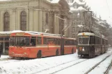 Postkarte: Bern Straßenbahnlinie 9 mit Gelenkwagen 16 nahe bei Bahnhof (1986)