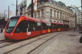 Postkarte: Le Mans Straßenbahnlinie T1 mit Niederflurgelenkwagen 1013 "Sargé-lès-le-Mans" nahe bei Repulique (2013)