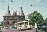 Postkarte: Lübeck Triebwagen 206 vor Holstentor (1954)