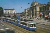 Postkarte: Zürich Straßenbahnlinie 11 mit Gelenkwagen 2043 auf Bahnhofplatz HB (2000)