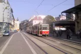 Prag Straßenbahnlinie 24 mit Gelenkwagen 9029, die Rückseite Masarykovo nádraží (2005)