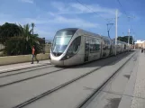 Rabat Straßenbahnlinie L2 mit Niederflurgelenkwagen 02 auf Avenue Chellah (2018)