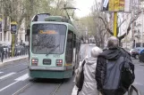 Rom Straßenbahnlinie 19 mit Niederflurgelenkwagen 9012 am Liegi (Bellini) (2010)