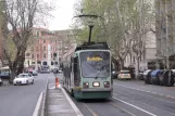 Rom Straßenbahnlinie 19 mit Niederflurgelenkwagen 9012 auf Viale Liegi (2010)