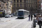 Rom Straßenbahnlinie 8 mit Niederflurgelenkwagen 9204 am Torre Argentina (2010)