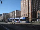 Rostock Straßenbahnlinie 1 mit Niederflurgelenkwagen 607 am Lange Straße (2015)