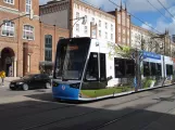 Rostock Straßenbahnlinie 1 mit Niederflurgelenkwagen 609 auf Lange Straße (2015)