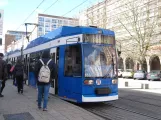 Rostock Straßenbahnlinie 5 mit Niederflurgelenkwagen 655 am Lange Str. (2015)